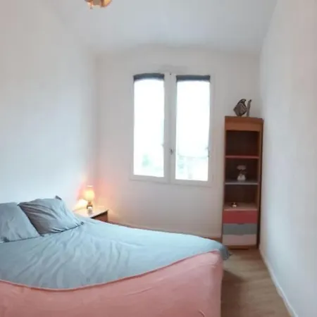 Rénové Avec Balcon à 100 M De La Apartamento